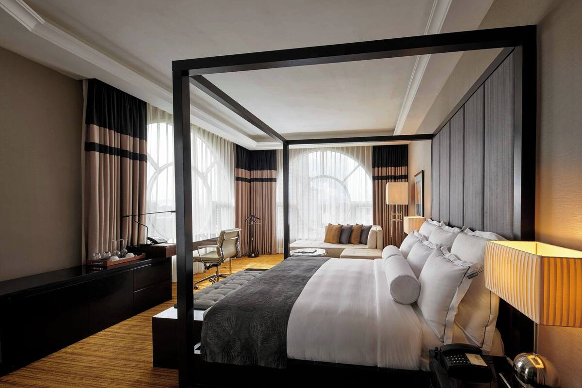 Deluxe Room, 1 King Bed, Tower | Premium bedding, minibar, in-room safe, desk