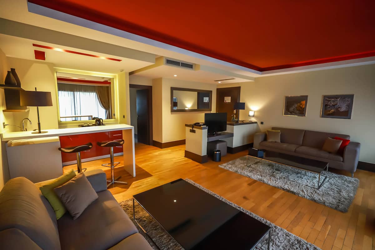 espresso maker, coffee/tea maker, electric kettle, kitchen islands