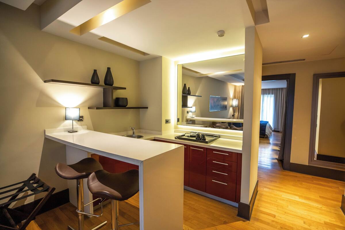 deluxe suite | 1 bedroom, premium bedding, down duvets, select comfort beds