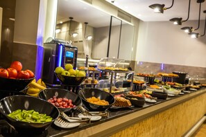 Desayuno buffet todos los días (con cargo) 