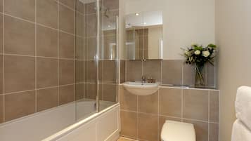 Combined shower/tub, designer toiletries, hair dryer, towels