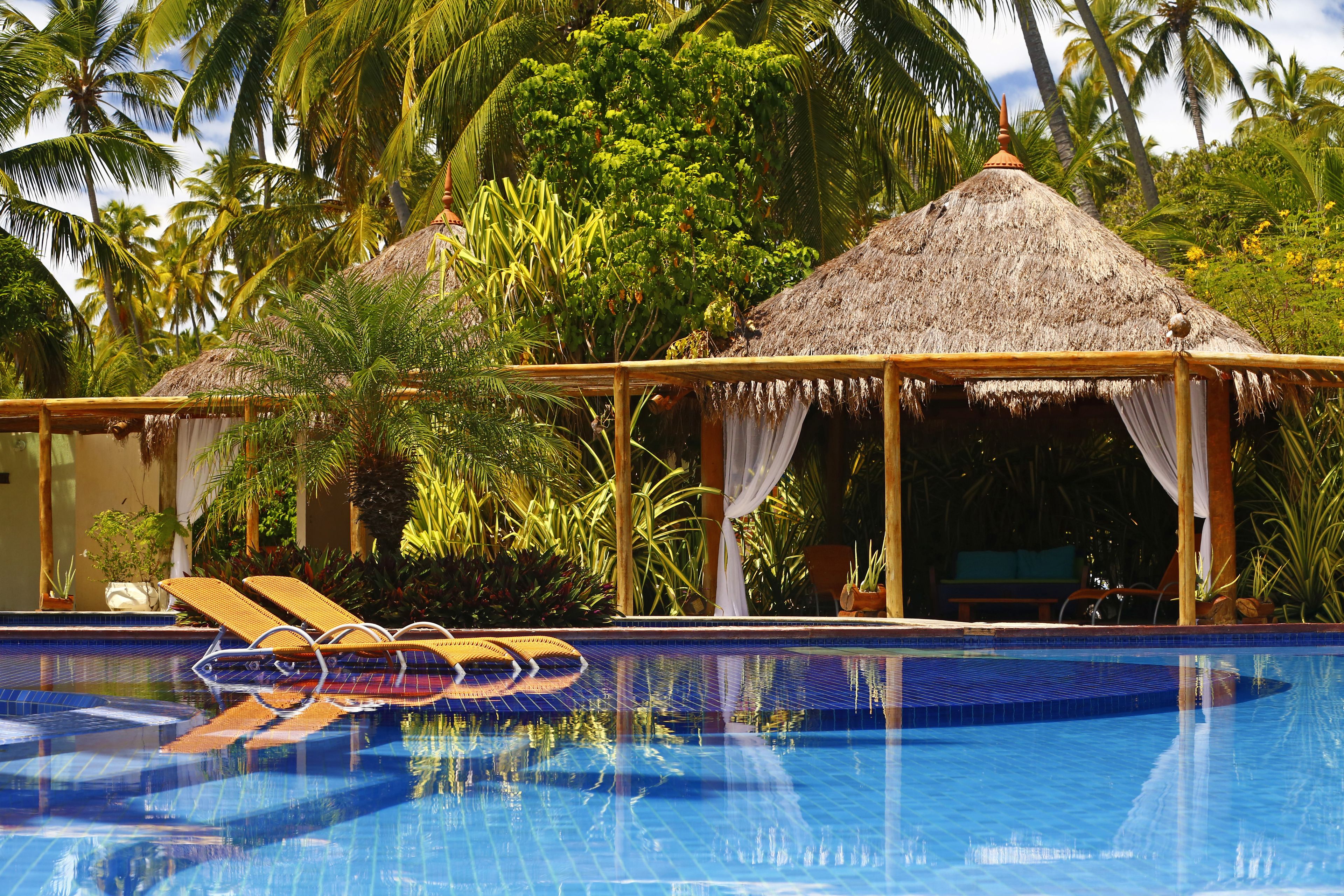 outdoor pool, free pool cabanas, pool umbrellas