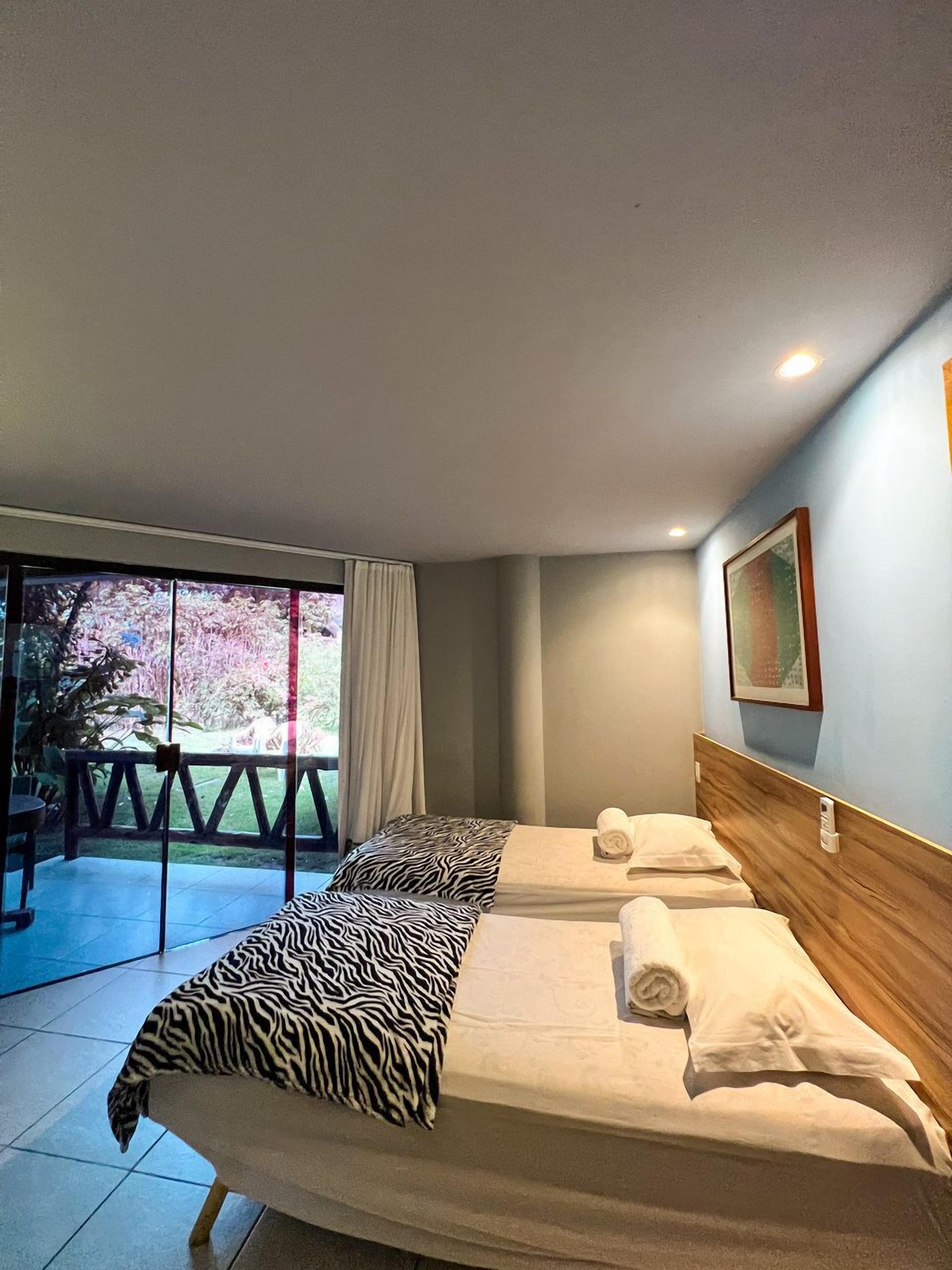 family room | minibar, individually decorated, individually furnished, desk