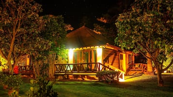 Bungalow, 1 Queen-Bett | Minibar, individuell dekoriert, individuell eingerichtet, Schreibtisch