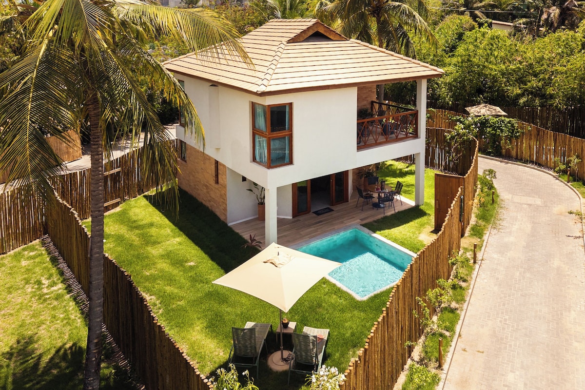 Duplex Private Bungalow | Minibar, iron/ironing board (on request), WiFi (free)
