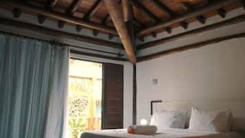 Bungalow, 1 Queen-Bett | Minibar, individuell dekoriert, individuell eingerichtet, Schreibtisch