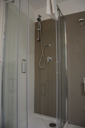 Studio Suite, 1 Queen Bed, Private Bathroom | Bathroom shower - Le Stanze del Console (Gravina in Puglia)
