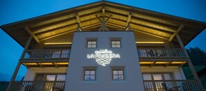 Front of property - evening/night - Dolomites Hotel La Fradora (Badia)