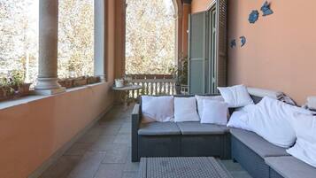 ห้องดีลักซ์ | ลานระเบียง/นอกชาน