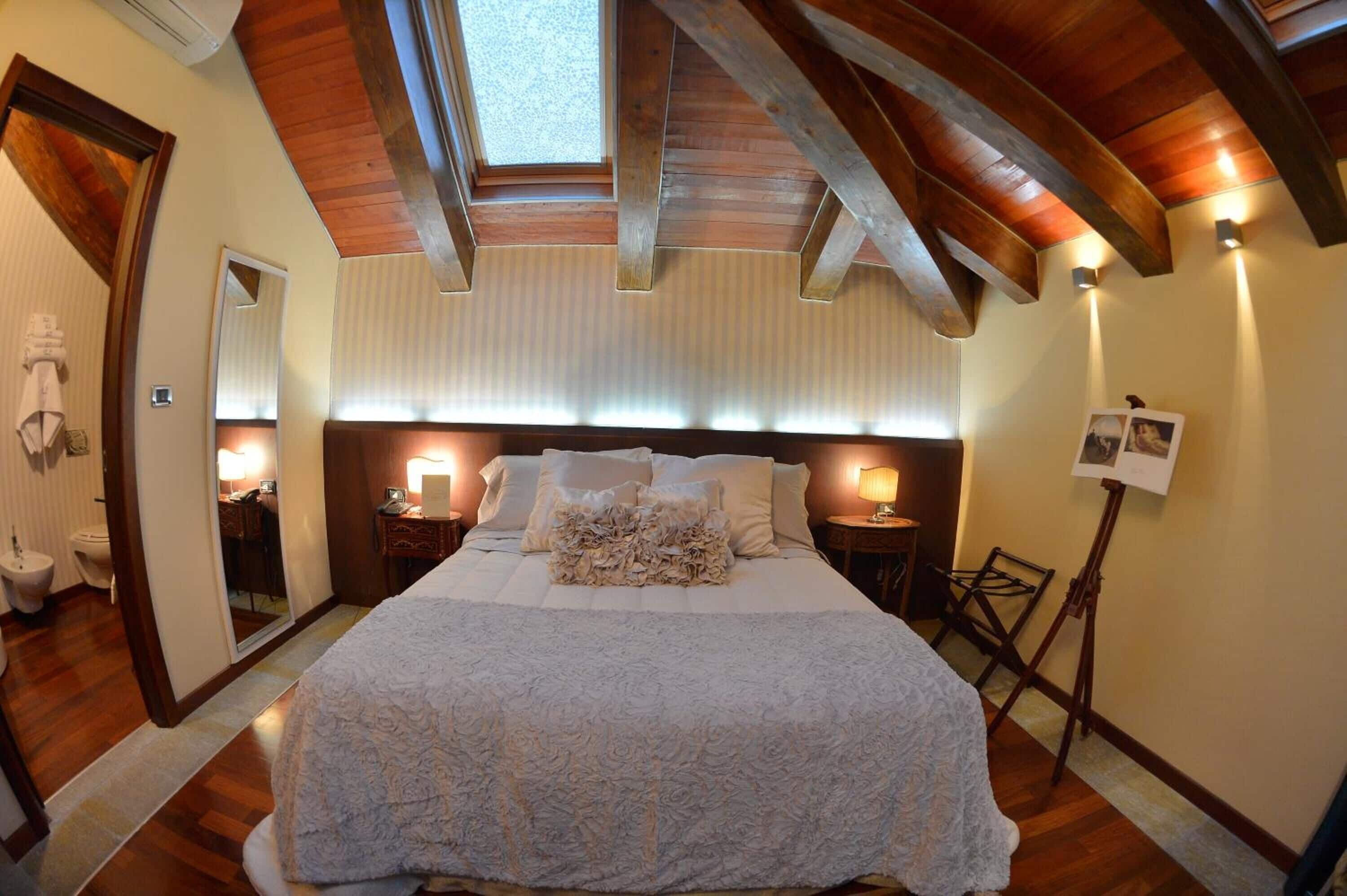 classic room | 1 bedroom, premium bedding, down duvets, minibar