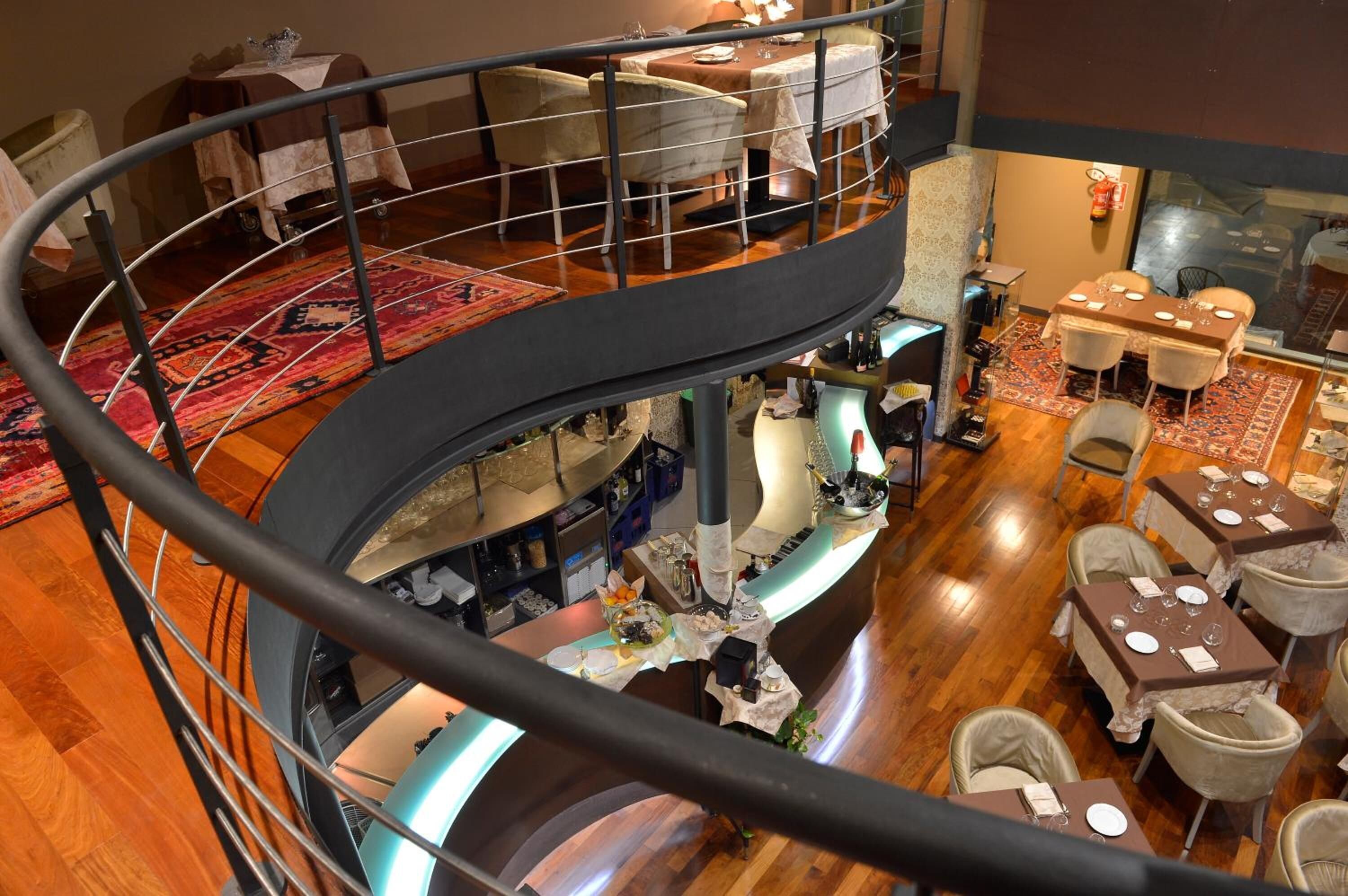 breakfast and dinner served, italian cuisine