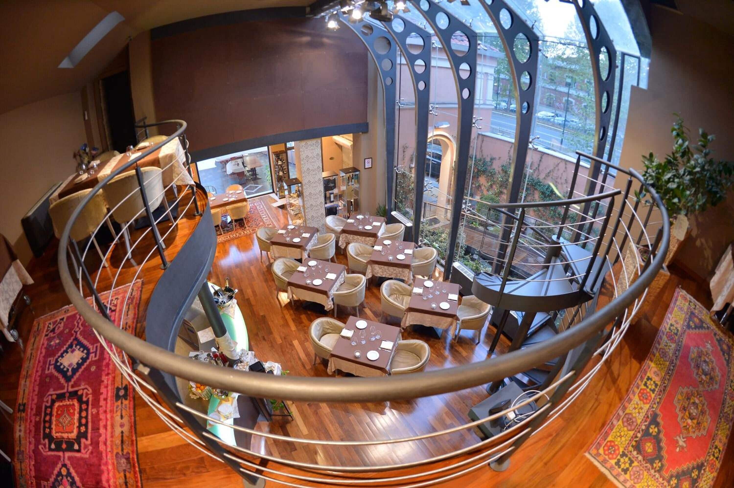 Breakfast and dinner served, Italian cuisine