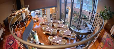 供應早餐及晚餐;意大利菜