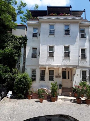 숙박 시설 정면