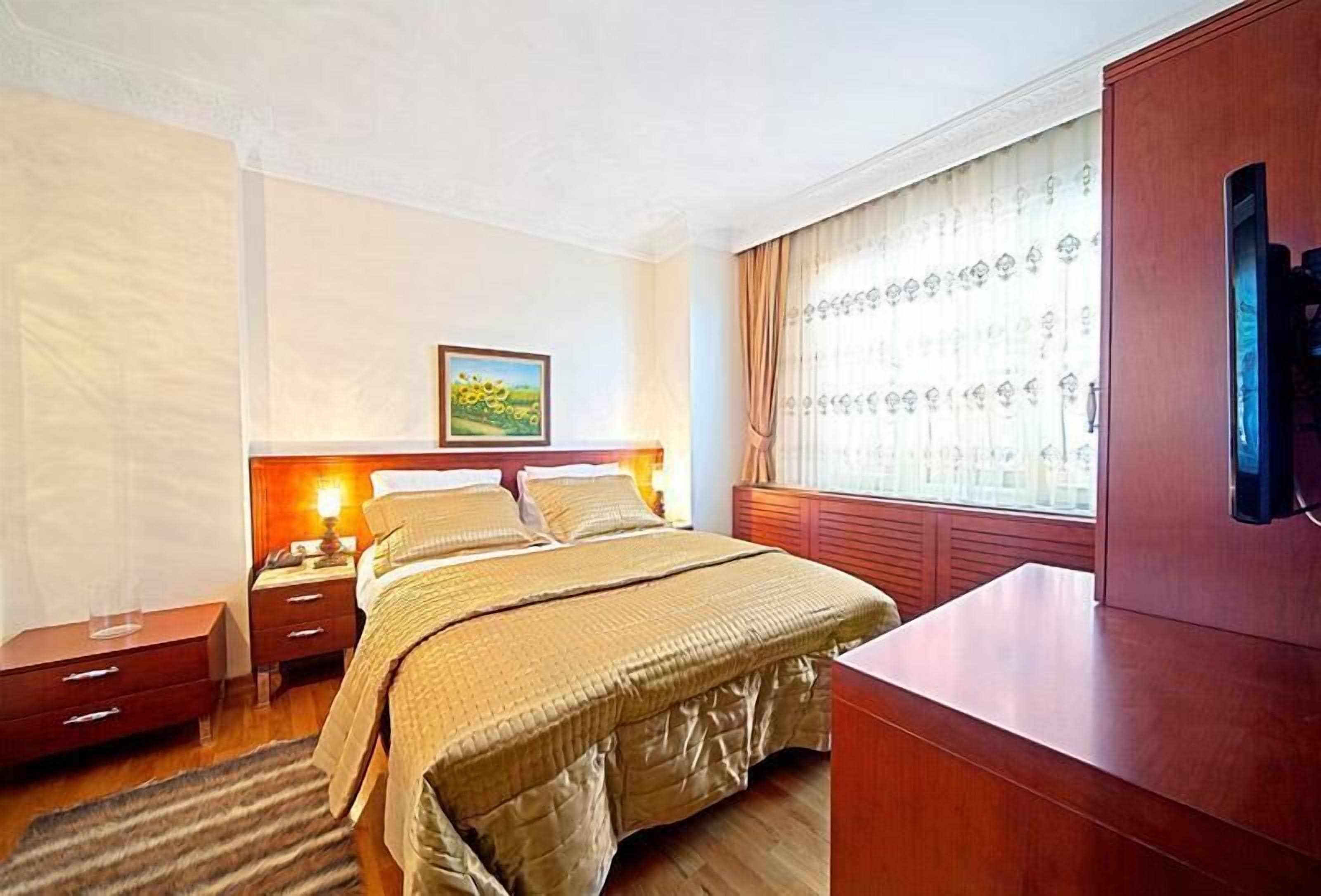 Select Comfort beds, minibar, in-room safe, desk