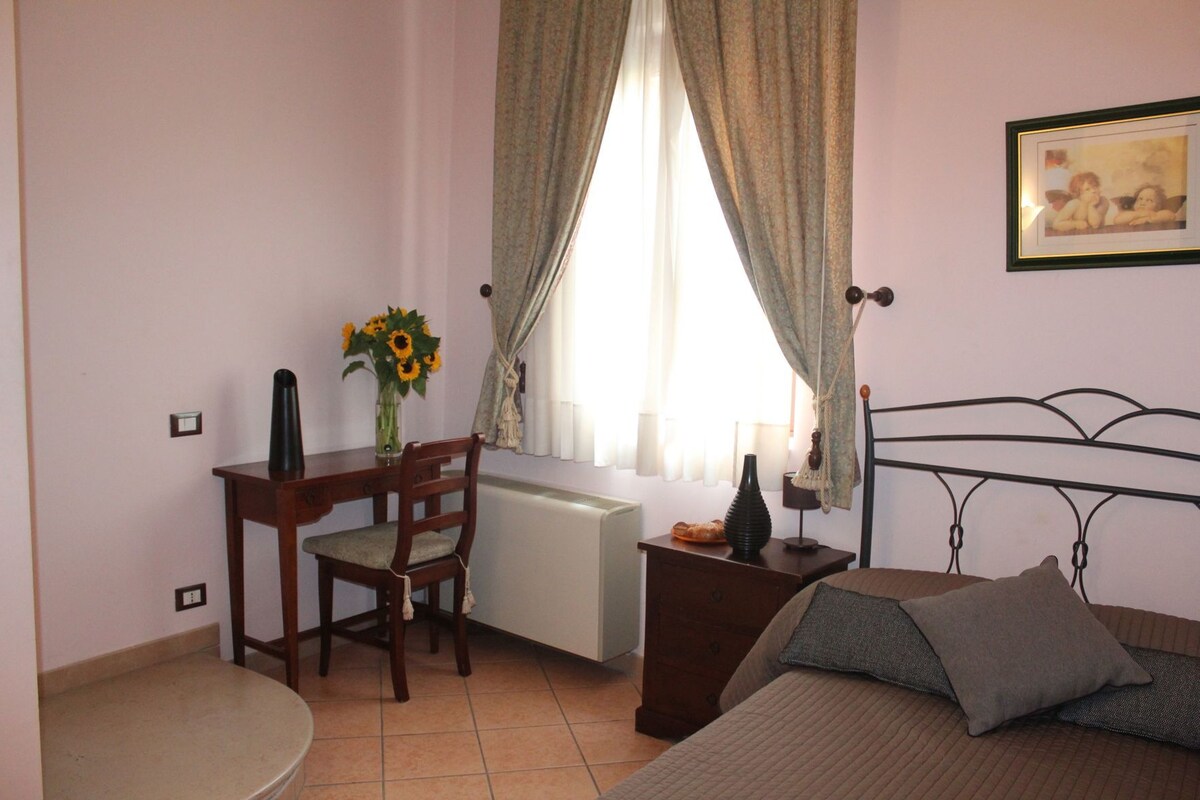 Blackout drapes, soundproofing, individually furnished, bed sheets