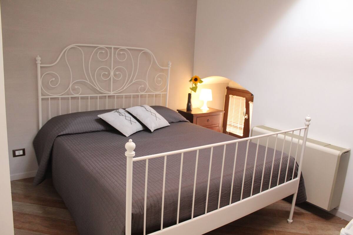 Cortinas blackout, sistema de insonorización y muebles diferentes 