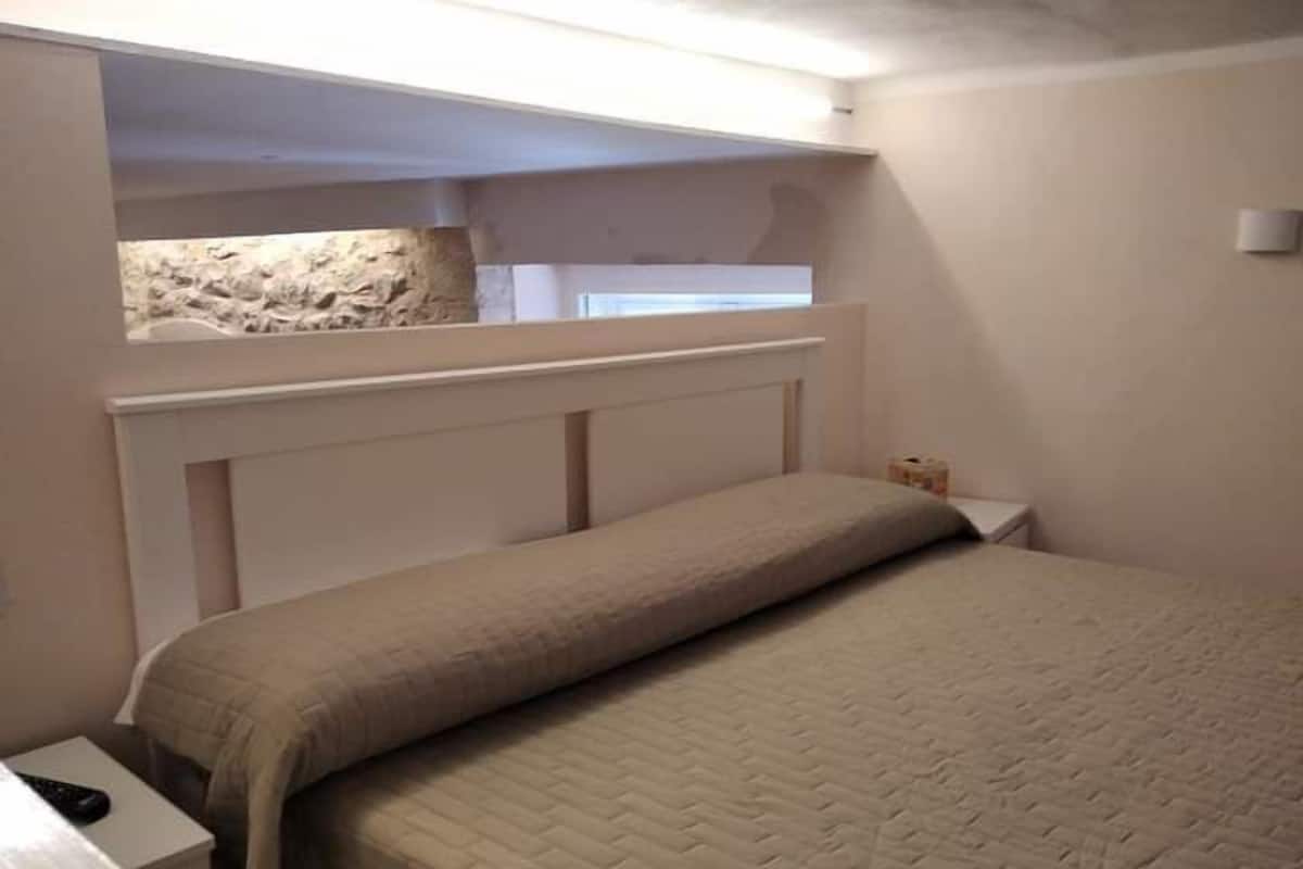 TRIPLA STANDARD 2 LIVELLI | Individually furnished, blackout drapes, soundproofing, bed sheets