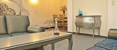 1 bedroom, hypo-allergenic bedding, individually decorated