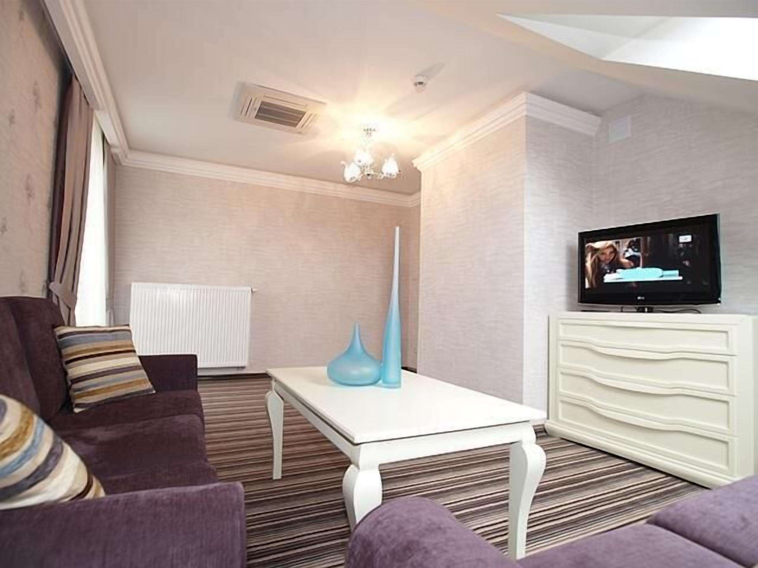 32-cm lcd tv with satellite channels, tv