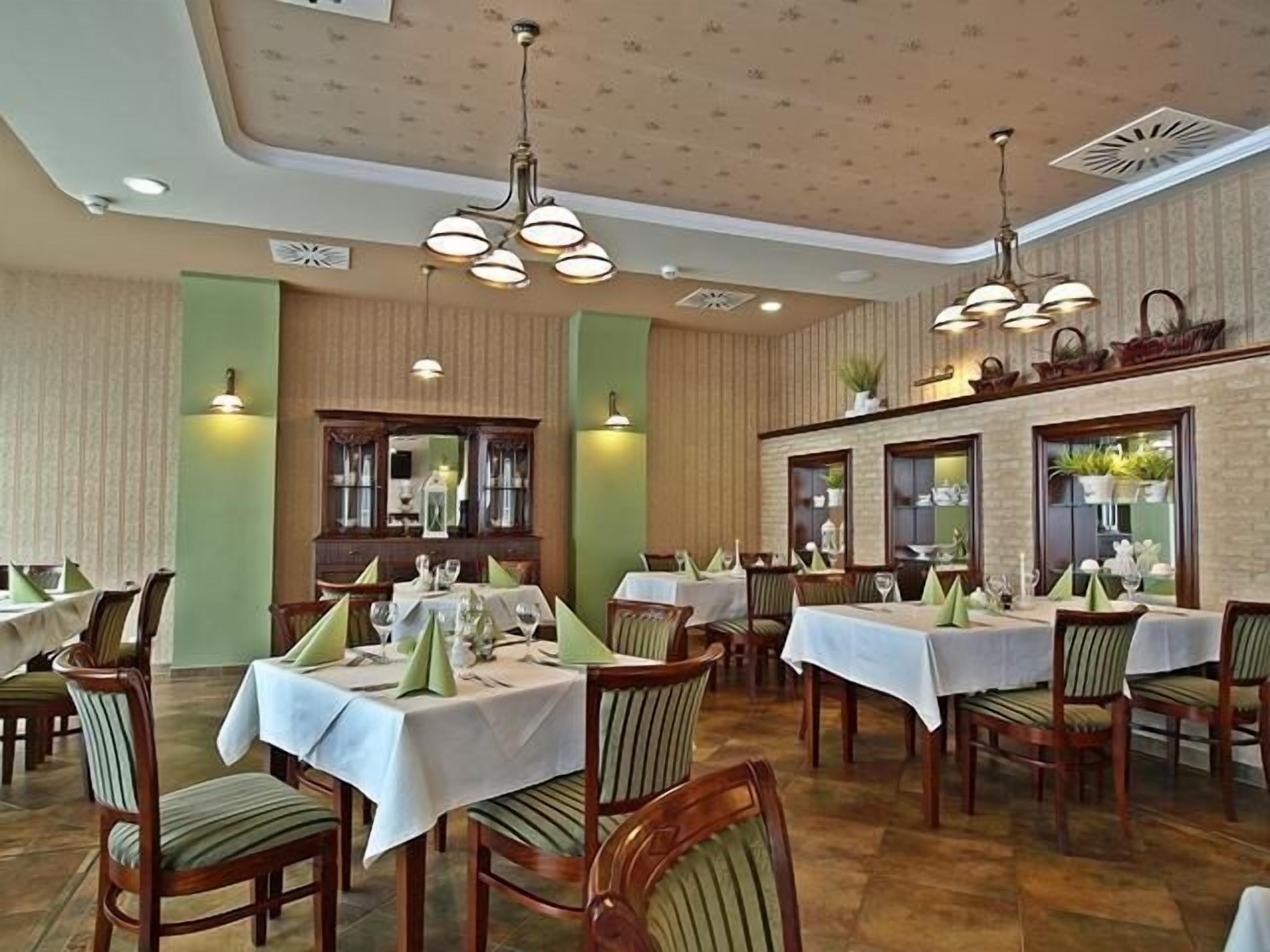 Breakfast, lunch, dinner served; Modern European cuisine, garden views 