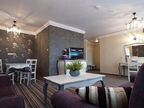 32-cm LCD TV with satellite channels, TV - Hotel Fajkier Wellness And Spa (Kroczyce)