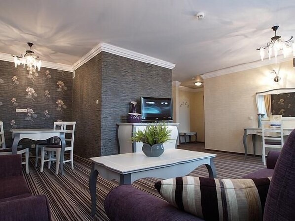 32-cm LCD TV with satellite channels, TV - Hotel Fajkier Wellness And Spa (Kroczyce)