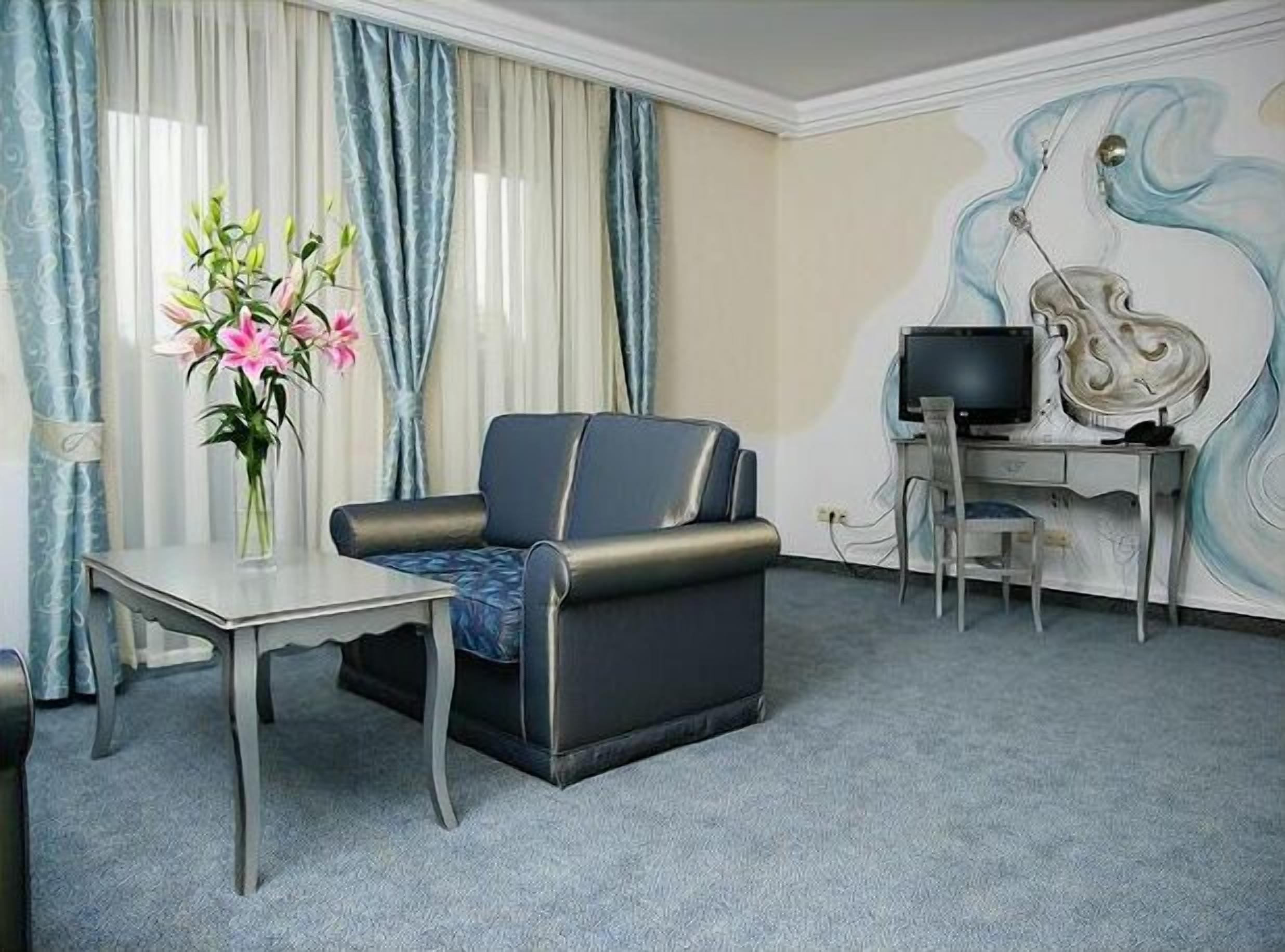 32-cm lcd tv with satellite channels, tv