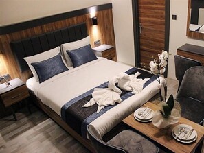 Pillowtop beds, minibar, in-room safe, rollaway beds - Serene Hotel Istanbul (Istanbul)