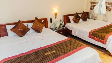 패밀리 쿼드룸 | 미니바, 책상, 노트북 작업 공간, 암막 커튼