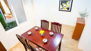 매일 풀 브렉퍼스트 아침 식사(1인당 VND 80000)