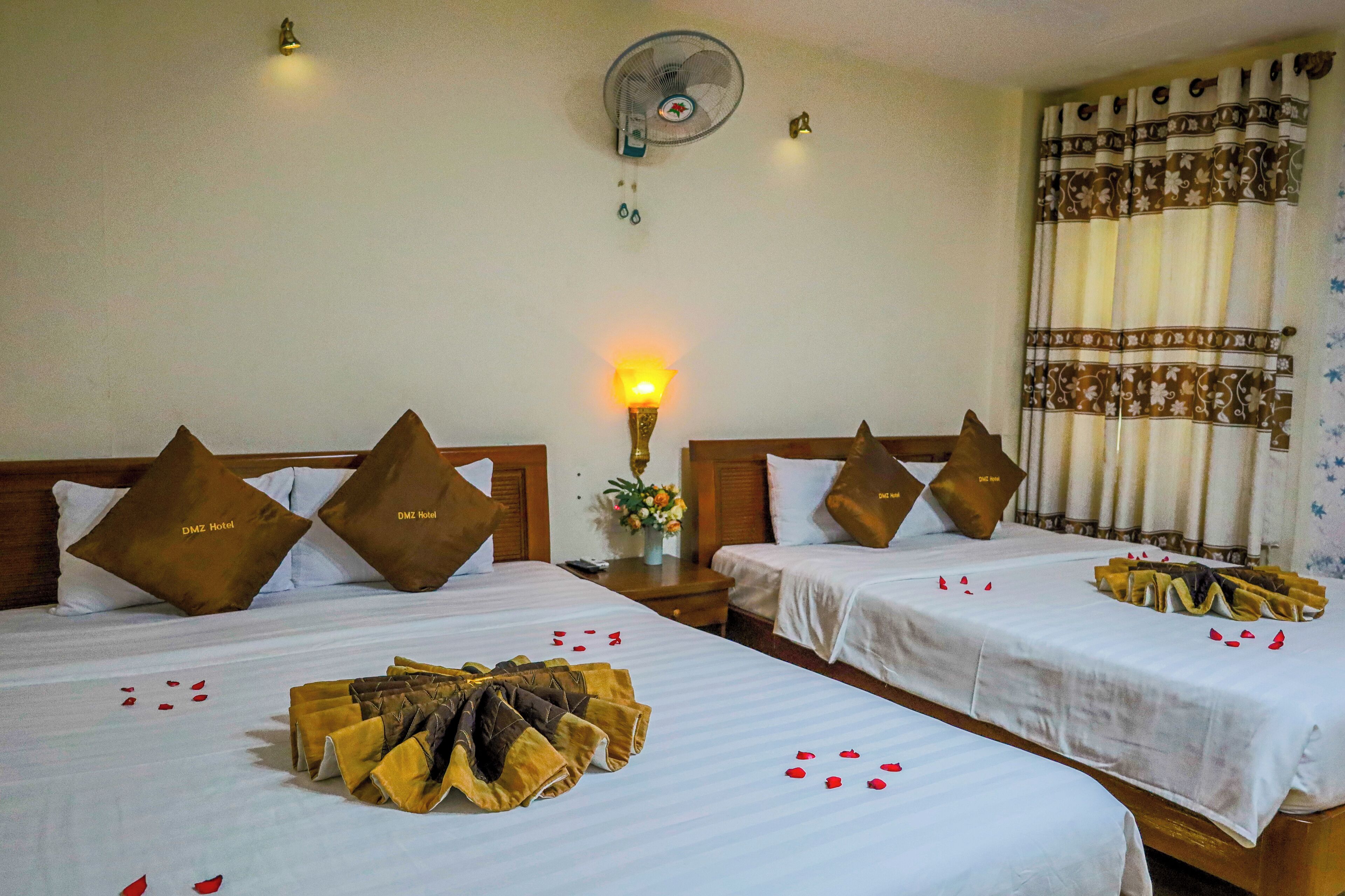 家庭四人房 | 迷你吧、办公桌、笔记本电脑工作区、遮光窗帘