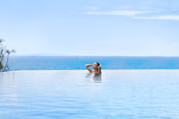 야외 수영장, 수영장 파라솔, 일광욕 의자