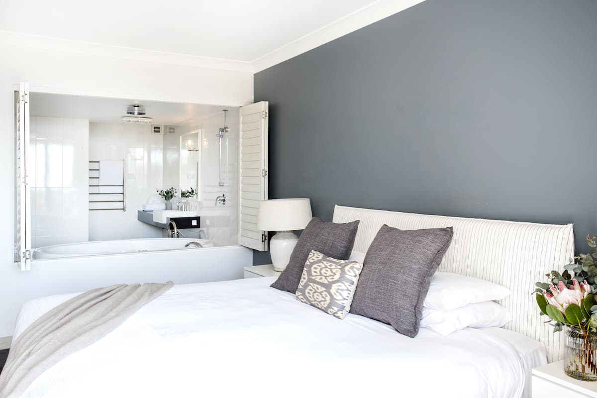 spa retreat | hypo-allergenic bedding, minibar, in-room safe, individually decorated