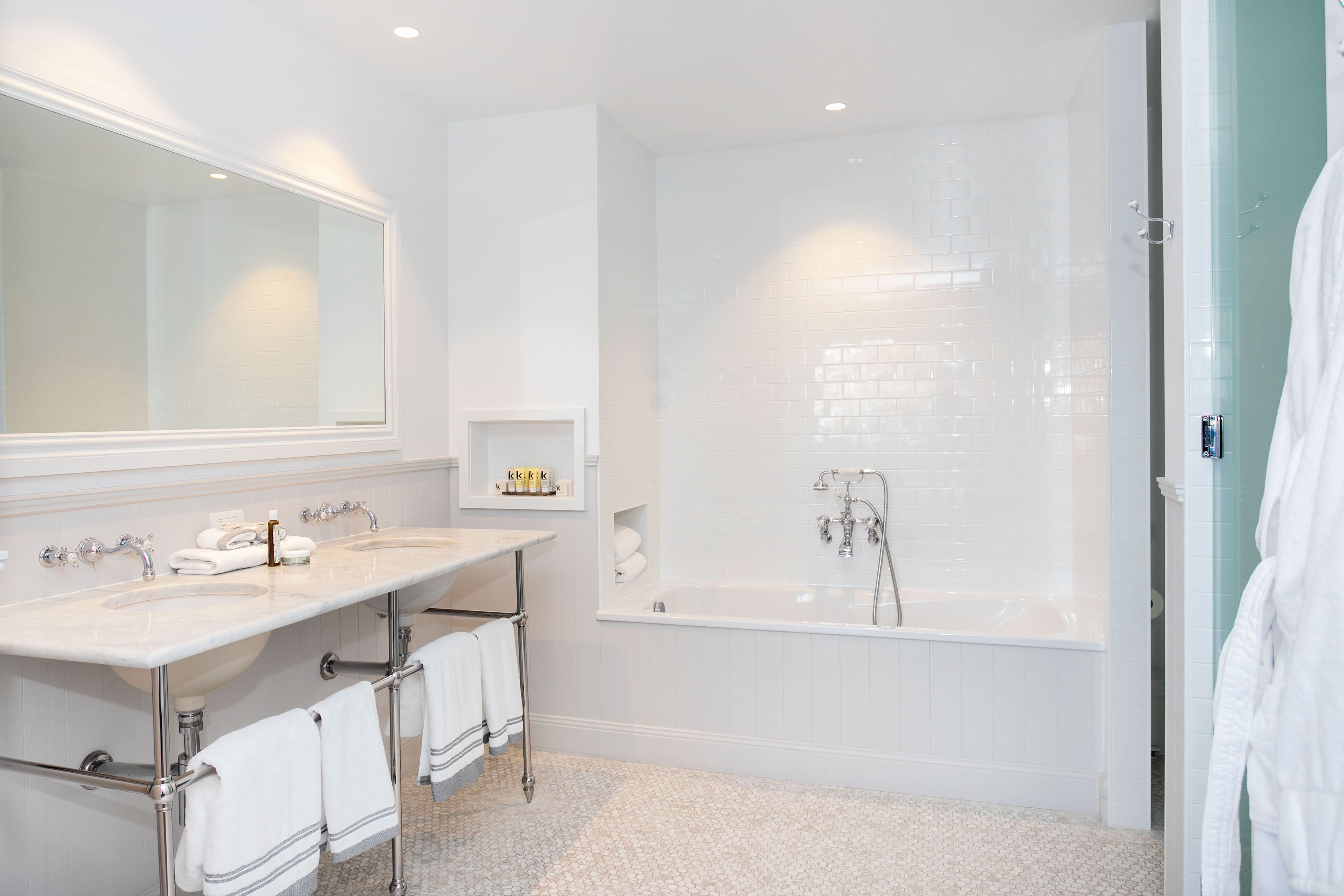 penthouse | bathroom | shower, free toiletries, hair dryer, bathrobes