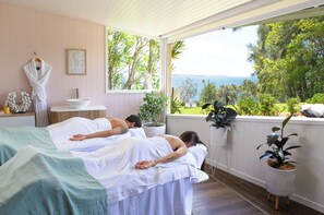 Outdoor treatment area, hot tub, steam room, Turkish bath/hammam - Bannisters by the Sea Mollymook (Mollymook Beach)