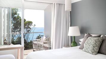 1 kingsize-seng, tilgang til spa | Allergitestet sengetøy, safe på rommet, skrivebord og blendingsgardiner