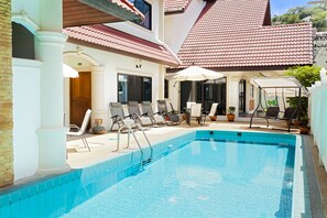 Outdoor pool, open 8:00 AM to 8:00 PM, pool umbrellas, sun loungers - Royal Prince Residence (Patong)
