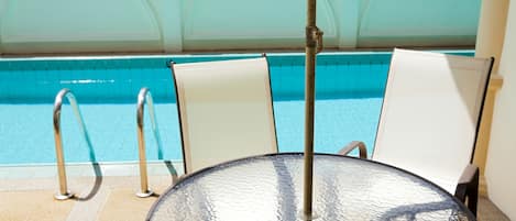 Seasonal outdoor pool, pool umbrellas, sun loungers