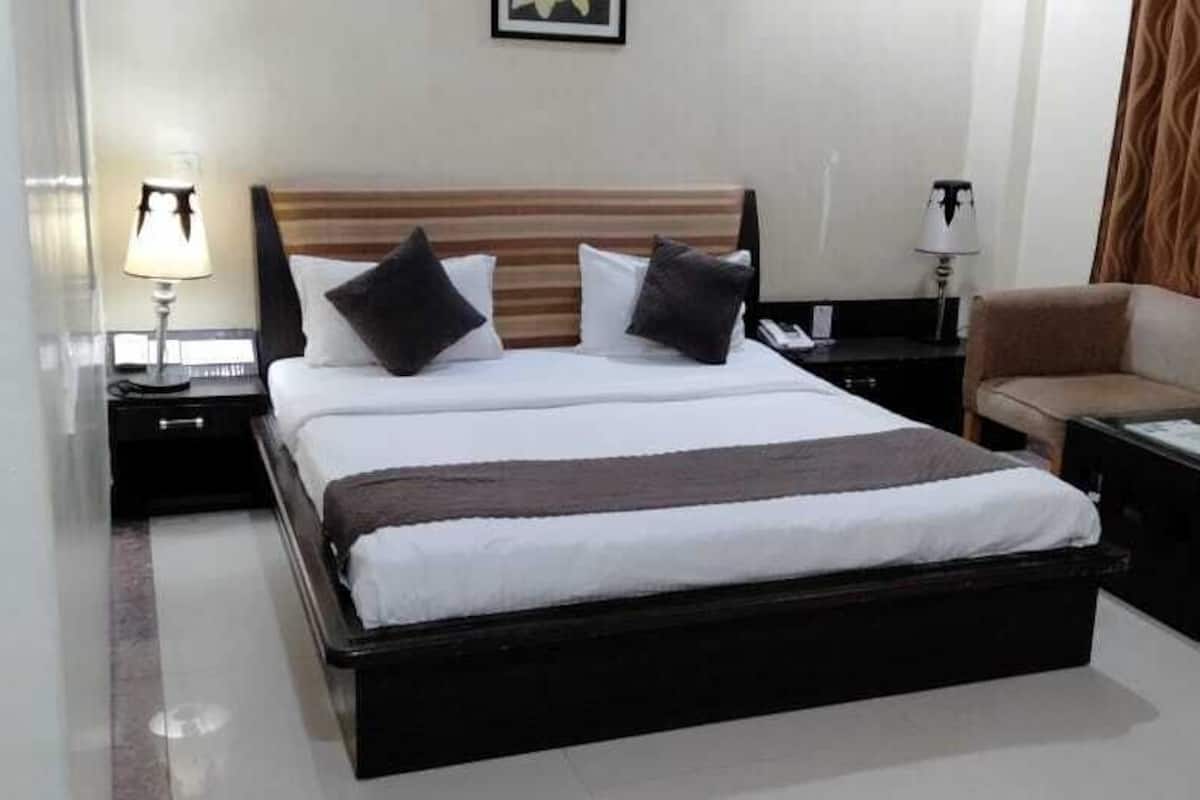 Super Deluxe | Premium bedding, minibar, in-room safe, desk