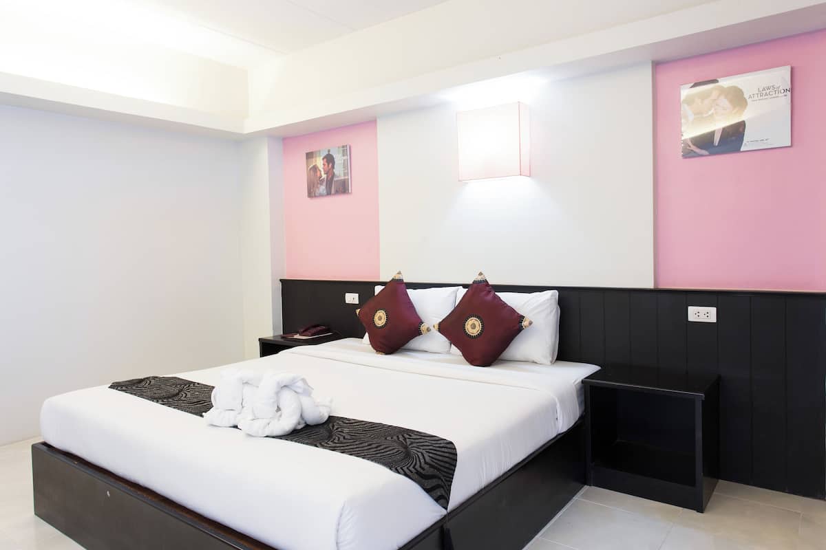 Deluxe Double Room | 1 bedroom, premium bedding, Select Comfort beds, minibar