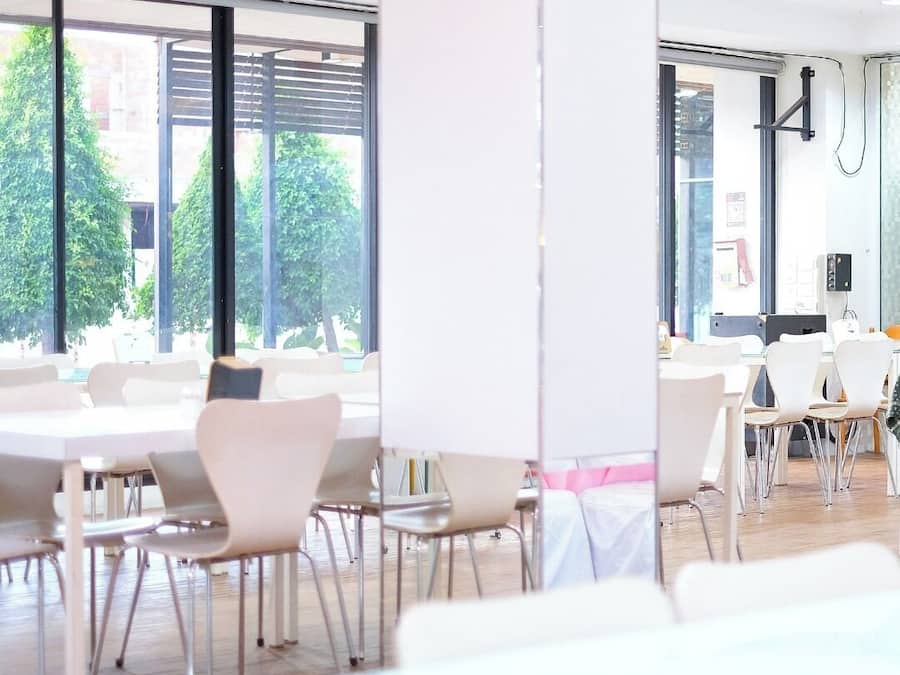 Café da manhã com buffet todos os dias (THB 100 por pessoa)