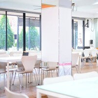 Desayuno buffet diario (THB 100 por persona)