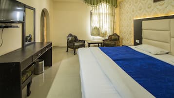 Gold Suite | Select Comfort beds, desk, free wired internet, bed sheets