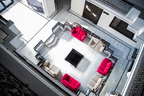 Lobby sitting area - Le Grand Hotel (Haridwar)