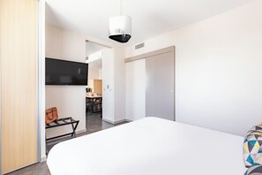 2 rooms Apartment | In-room safe, desk, soundproofing, iron/ironing board - Appart'City Confort Lyon Cité Internationale (Caluire-et-Cuire)