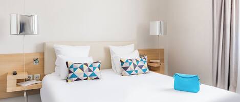 Departamento, 1 habitación | Caja de seguridad en la habitación, escritorio y insonorización