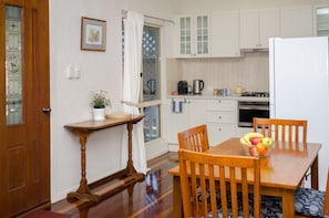 Ferienhaus, 1 Schlafzimmer | Bügeleisen/Bügelbrett, Zustellbetten, kostenloses WLAN, Bettwäsche