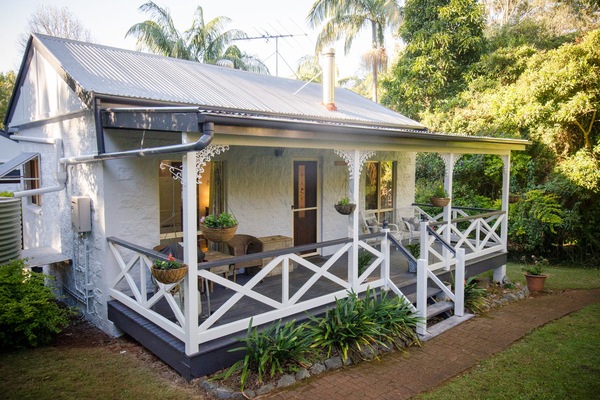 Rose Cottage | Iron/ironing board, rollaway beds, free WiFi, bed sheets