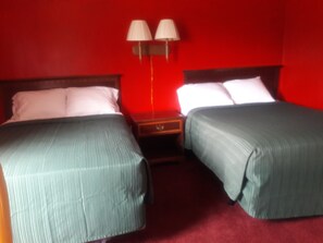 Double Room | Desk, iron/ironing board, free WiFi